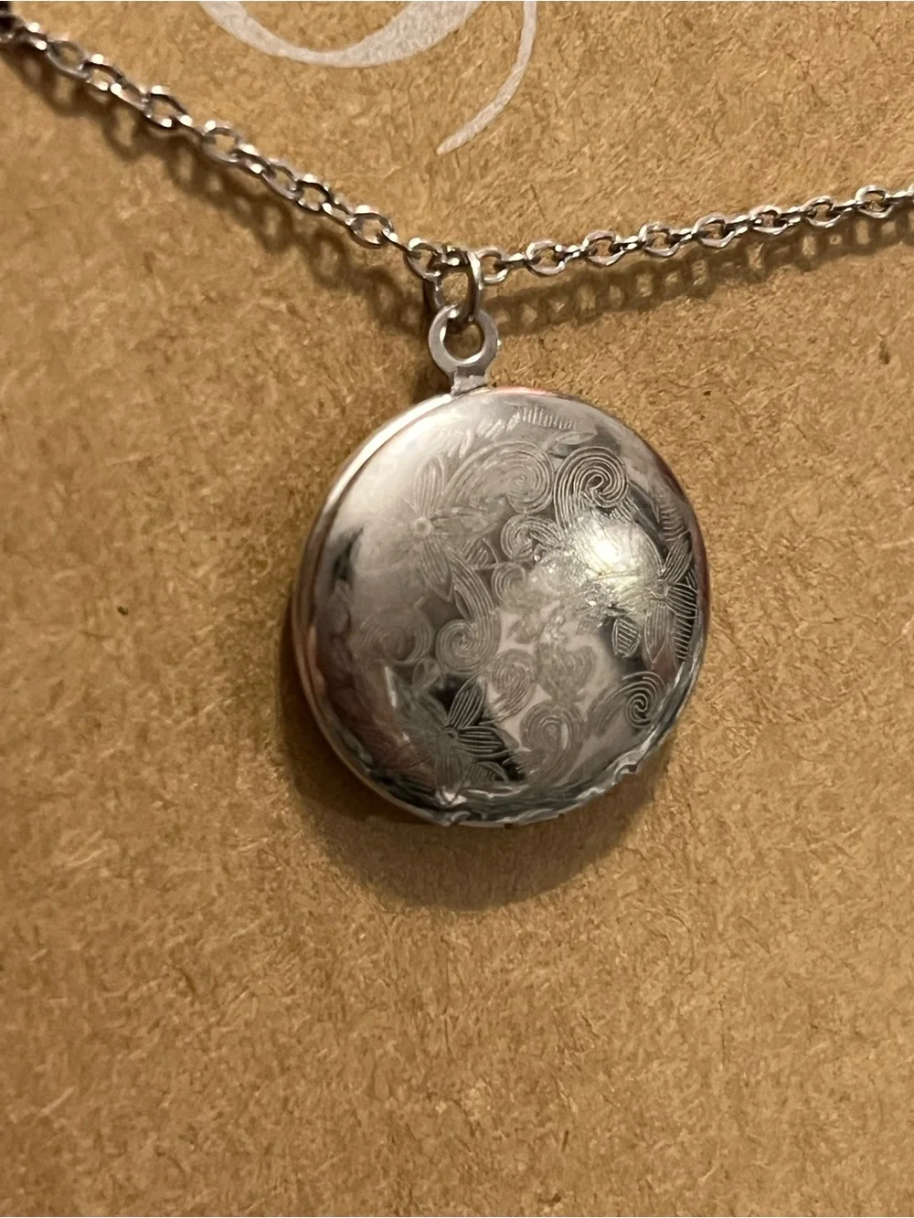Classic Round Locket Necklace – Silver Tone Engraved Photo Pendant